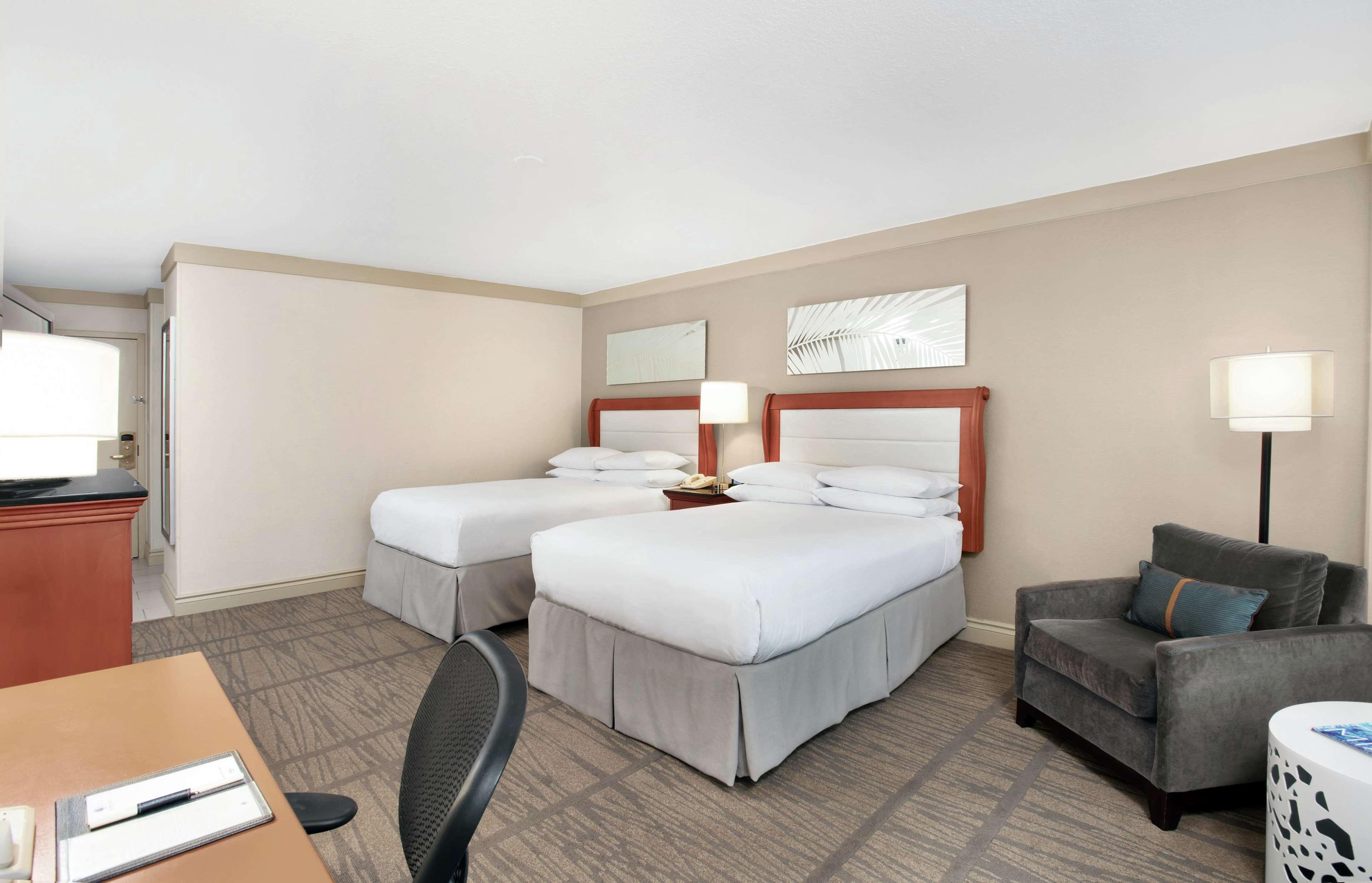 Doubletree By Hilton Hotel Miami Airport & Convention Center Miami Springs Exterior foto